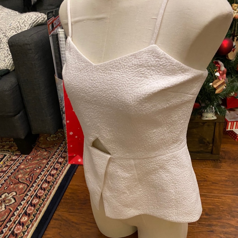 RW&Co peekaboo top - Picture 8 of 15